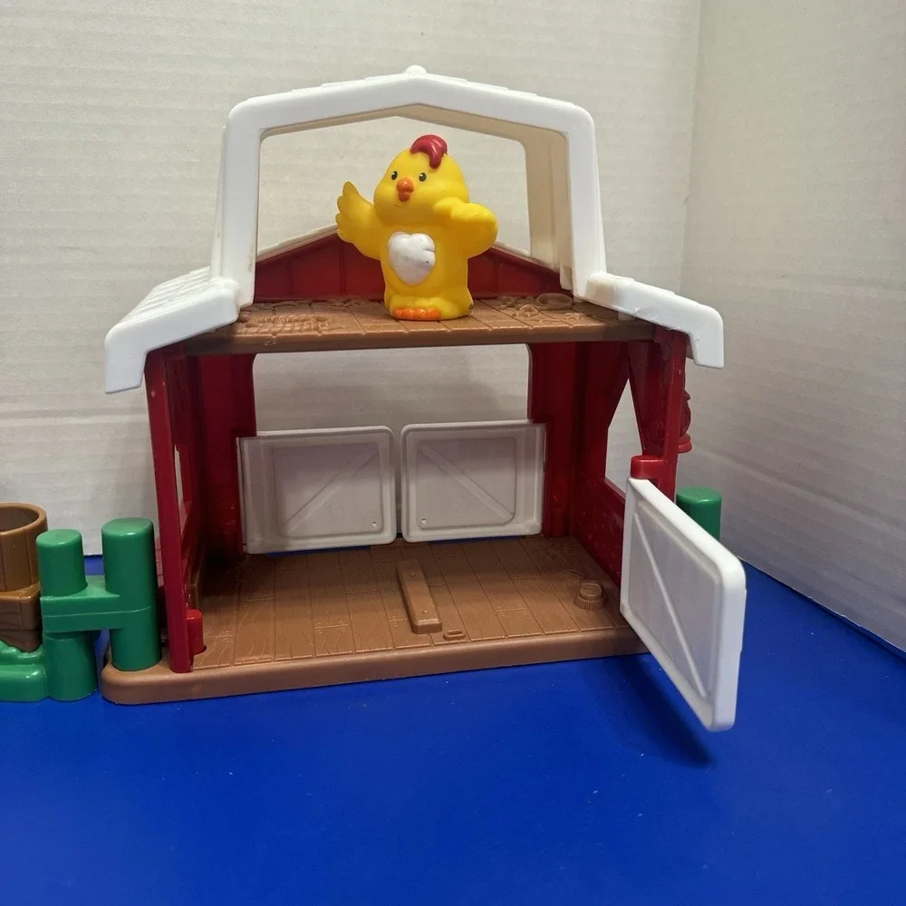 Fisher Price Little People Farm‎ Tractor Corn Hen & Water Pump Very Nice